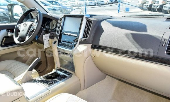 Acheter Import Voiture Toyota Land Cruiser Blanc à Import - Dubai, East Mahé Acheter Import Voiture Toyota Land Cruiser Blanc à Import - Dubai, East Mahé