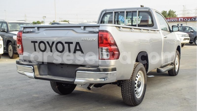 Big with watermark toyota hilux east mahe import dubai 5972