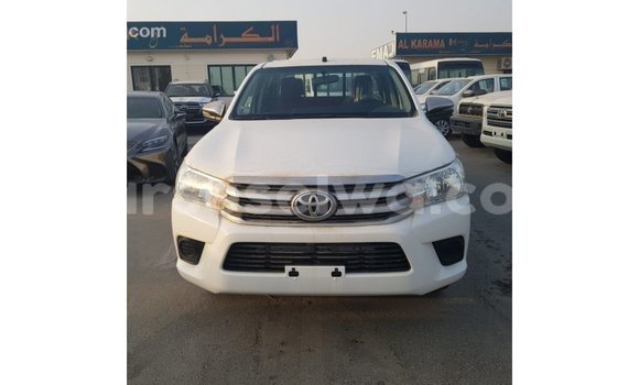 Acheter Import Voiture Toyota Hilux Blanc à Import - Dubai, East Mahé Acheter Import Voiture Toyota Hilux Blanc à Import - Dubai, East Mahé