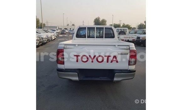 Acheter Import Voiture Toyota Hilux Blanc à Import - Dubai, East Mahé Acheter Import Voiture Toyota Hilux Blanc à Import - Dubai, East Mahé
