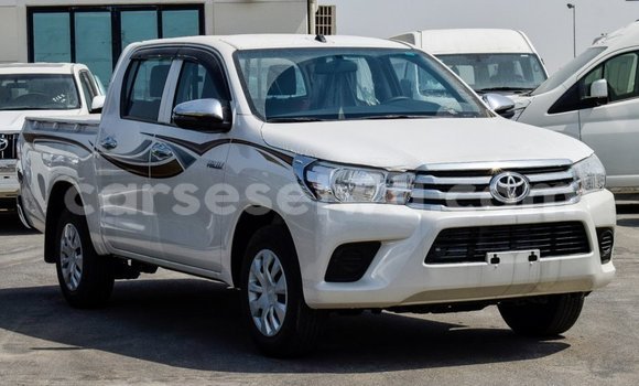 Acheter Import Voiture Toyota Hilux Blanc à Import - Dubai, East Mahé Acheter Import Voiture Toyota Hilux Blanc à Import - Dubai, East Mahé