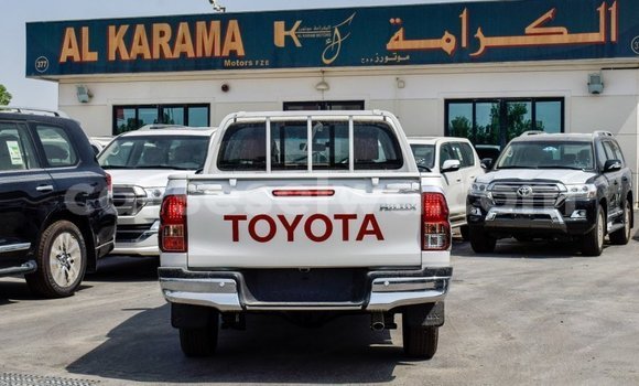 Acheter Import Voiture Toyota Hilux Blanc à Import - Dubai, East Mahé Acheter Import Voiture Toyota Hilux Blanc à Import - Dubai, East Mahé