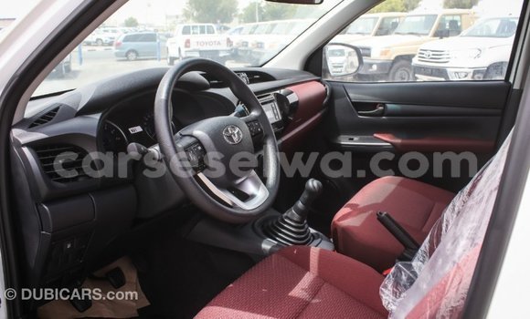 Acheter Import Voiture Toyota Hilux Blanc à Import - Dubai, East Mahé Acheter Import Voiture Toyota Hilux Blanc à Import - Dubai, East Mahé