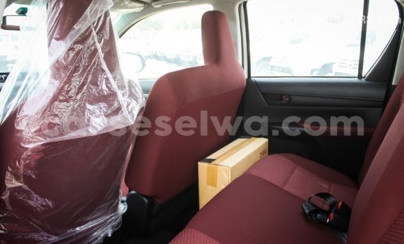 Acheter Import Voiture Toyota Hilux Blanc à Import - Dubai, East Mahé Acheter Import Voiture Toyota Hilux Blanc à Import - Dubai, East Mahé