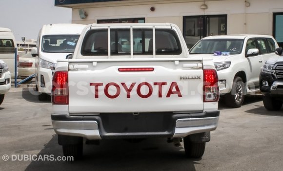 Acheter Import Voiture Toyota Hilux Blanc à Import - Dubai, East Mahé Acheter Import Voiture Toyota Hilux Blanc à Import - Dubai, East Mahé