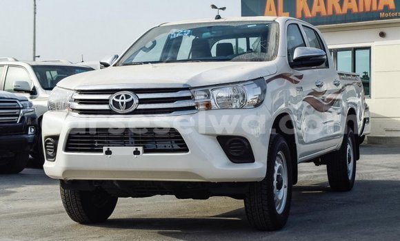 Acheter Import Voiture Toyota Hilux Blanc à Import - Dubai, East Mahé Acheter Import Voiture Toyota Hilux Blanc à Import - Dubai, East Mahé