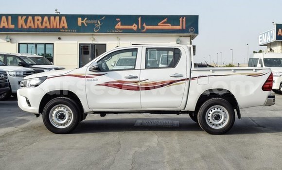 Acheter Import Voiture Toyota Hilux Blanc à Import - Dubai, East Mahé Acheter Import Voiture Toyota Hilux Blanc à Import - Dubai, East Mahé