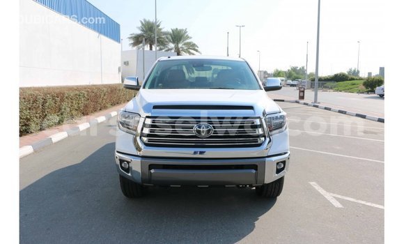 Acheter Import Voiture Toyota Tundra Blanc à Import - Dubai, East Mahé Acheter Import Voiture Toyota Tundra Blanc à Import - Dubai, East Mahé