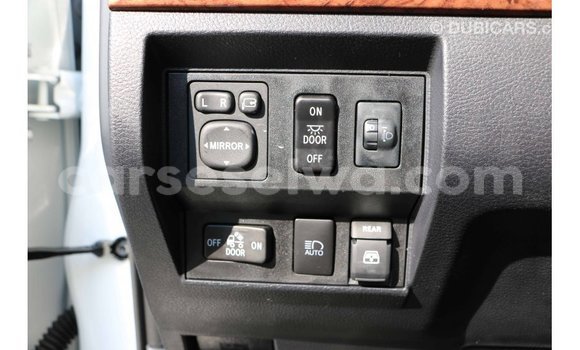 Acheter Import Voiture Toyota Tundra Blanc à Import - Dubai, East Mahé Acheter Import Voiture Toyota Tundra Blanc à Import - Dubai, East Mahé