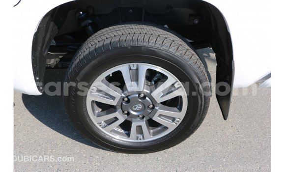 Acheter Import Voiture Toyota Tundra Blanc à Import - Dubai, East Mahé Acheter Import Voiture Toyota Tundra Blanc à Import - Dubai, East Mahé