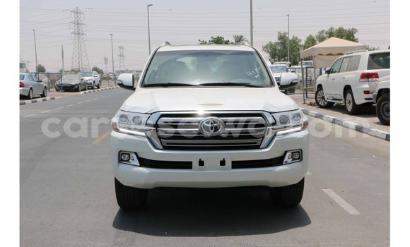 Acheter Import Voiture Toyota Land Cruiser Blanc à Import - Dubai, East Mahé Acheter Import Voiture Toyota Land Cruiser Blanc à Import - Dubai, East Mahé