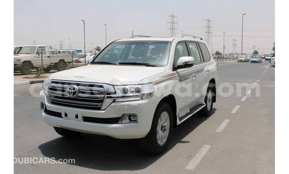 Acheter Import Voiture Toyota Land Cruiser Blanc à Import - Dubai, East Mahé Acheter Import Voiture Toyota Land Cruiser Blanc à Import - Dubai, East Mahé