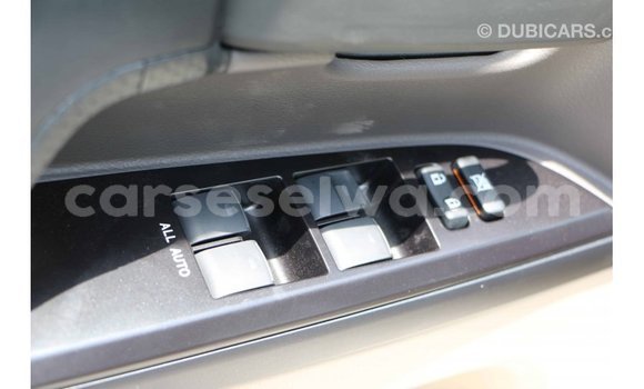 Acheter Import Voiture Toyota Land Cruiser Blanc à Import - Dubai, East Mahé Acheter Import Voiture Toyota Land Cruiser Blanc à Import - Dubai, East Mahé