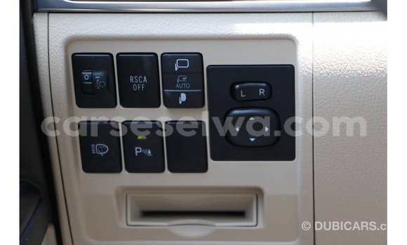 Acheter Import Voiture Toyota Land Cruiser Blanc à Import - Dubai, East Mahé Acheter Import Voiture Toyota Land Cruiser Blanc à Import - Dubai, East Mahé