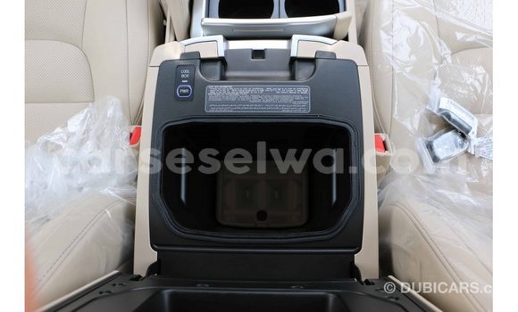 Acheter Import Voiture Toyota Land Cruiser Blanc à Import - Dubai, East Mahé Acheter Import Voiture Toyota Land Cruiser Blanc à Import - Dubai, East Mahé