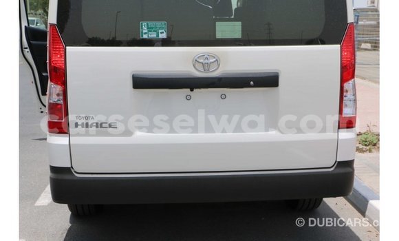Acheter Import Voiture Toyota Hiace Blanc à Import - Dubai, East Mahé Acheter Import Voiture Toyota Hiace Blanc à Import - Dubai, East Mahé