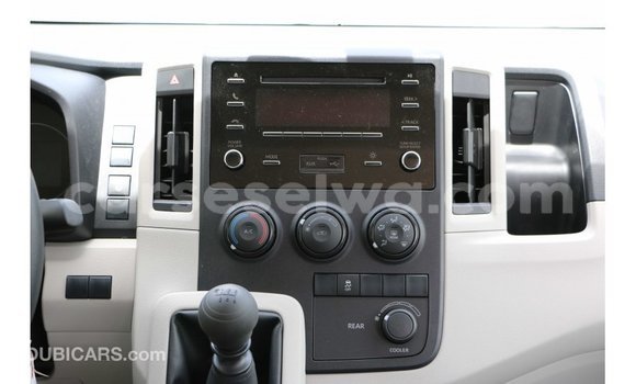 Acheter Import Voiture Toyota Hiace Blanc à Import - Dubai, East Mahé Acheter Import Voiture Toyota Hiace Blanc à Import - Dubai, East Mahé