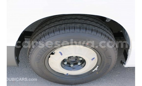 Acheter Import Voiture Toyota Hiace Blanc à Import - Dubai, East Mahé Acheter Import Voiture Toyota Hiace Blanc à Import - Dubai, East Mahé