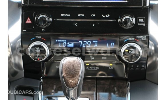 Acheter Import Voiture Toyota Alphard Blanc à Import - Dubai, East Mahé Acheter Import Voiture Toyota Alphard Blanc à Import - Dubai, East Mahé