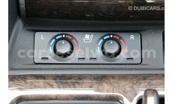 Acheter Import Voiture Toyota Alphard Blanc à Import - Dubai, East Mahé Acheter Import Voiture Toyota Alphard Blanc à Import - Dubai, East Mahé