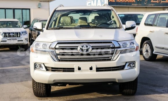 Acheter Import Voiture Toyota Land Cruiser Blanc à Import - Dubai, East Mahé Acheter Import Voiture Toyota Land Cruiser Blanc à Import - Dubai, East Mahé