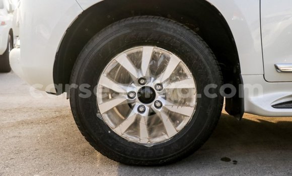 Acheter Import Voiture Toyota Land Cruiser Blanc à Import - Dubai, East Mahé Acheter Import Voiture Toyota Land Cruiser Blanc à Import - Dubai, East Mahé