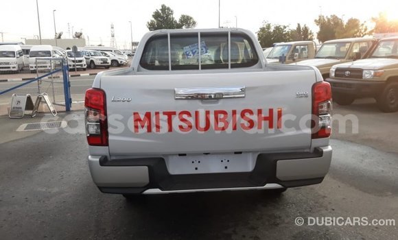 Acheter Import Voiture Mitsubishi L200 Blanc à Import - Dubai, East Mahé Acheter Import Voiture Mitsubishi L200 Blanc à Import - Dubai, East Mahé