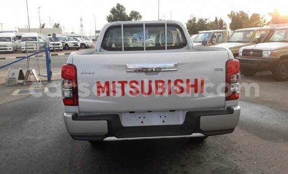 Acheter Import Voiture Mitsubishi L200 Blanc à Import - Dubai, East Mahé Acheter Import Voiture Mitsubishi L200 Blanc à Import - Dubai, East Mahé