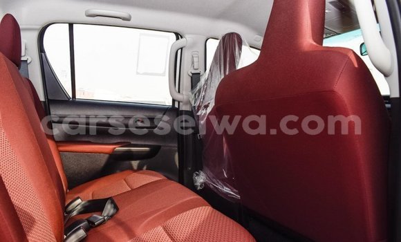 Acheter Import Voiture Toyota Hilux Blanc à Import - Dubai, East Mahé Acheter Import Voiture Toyota Hilux Blanc à Import - Dubai, East Mahé