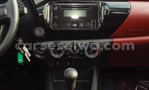 Acheter Import Voiture Toyota Hilux Blanc à Import - Dubai, East Mahé Acheter Import Voiture Toyota Hilux Blanc à Import - Dubai, East Mahé