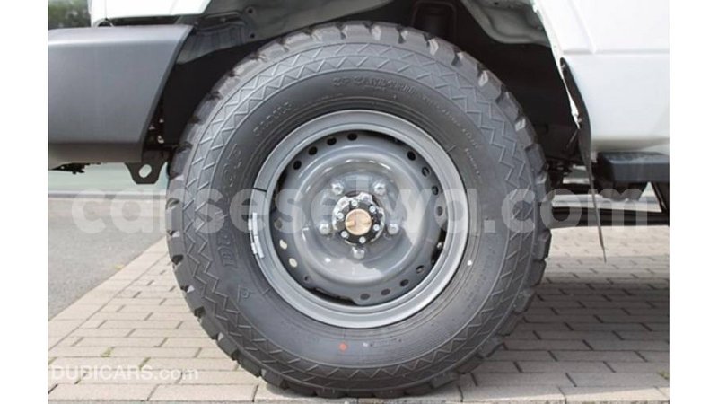 Big with watermark toyota land cruiser east mahe import dubai 6008
