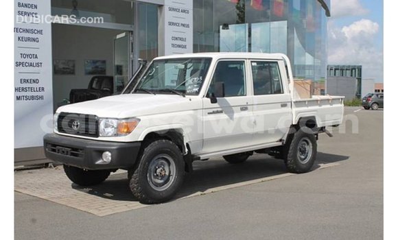 Buy Import Toyota Land Cruiser White Car in Import - Dubai in East Mahé Buy Import Toyota Land Cruiser White Car in Import - Dubai in East Mahé