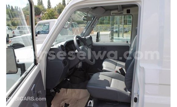 Buy Import Toyota Land Cruiser White Car in Import - Dubai in East Mahé Buy Import Toyota Land Cruiser White Car in Import - Dubai in East Mahé