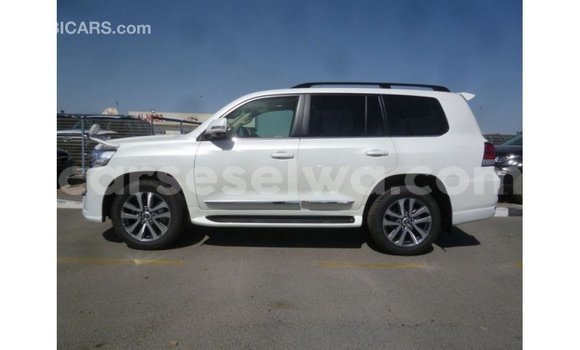 Buy Import Toyota Land Cruiser White Car in Import - Dubai in East Mahé Buy Import Toyota Land Cruiser White Car in Import - Dubai in East Mahé
