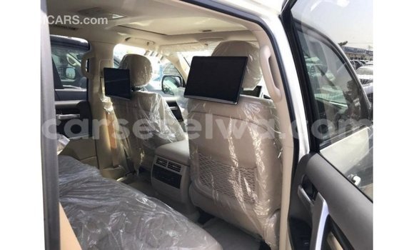 Buy Import Toyota Land Cruiser White Car in Import - Dubai in East Mahé Buy Import Toyota Land Cruiser White Car in Import - Dubai in East Mahé