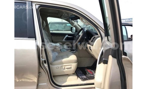 Buy Import Toyota Land Cruiser Other Car in Import - Dubai in East Mahé Buy Import Toyota Land Cruiser Other Car in Import - Dubai in East Mahé