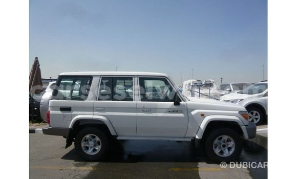 Buy Import Toyota Land Cruiser White Car in Import - Dubai in East Mahé Buy Import Toyota Land Cruiser White Car in Import - Dubai in East Mahé