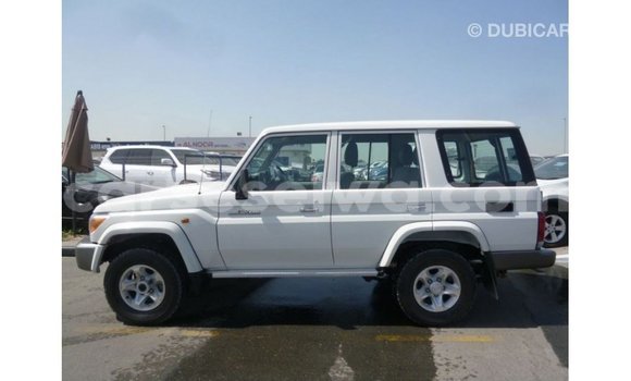 Buy Import Toyota Land Cruiser White Car in Import - Dubai in East Mahé Buy Import Toyota Land Cruiser White Car in Import - Dubai in East Mahé