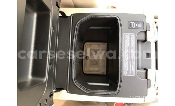 Acheter Import Voiture Toyota Land Cruiser Noir à Import - Dubai, East Mahé Acheter Import Voiture Toyota Land Cruiser Noir à Import - Dubai, East Mahé