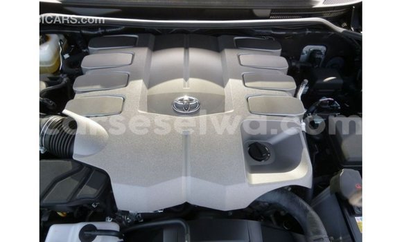 Acheter Import Voiture Toyota Land Cruiser Noir à Import - Dubai, East Mahé Acheter Import Voiture Toyota Land Cruiser Noir à Import - Dubai, East Mahé