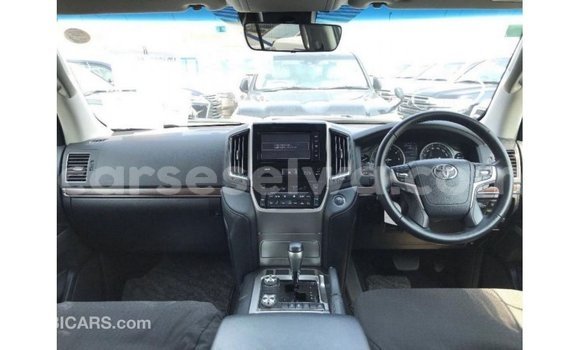 Buy Import Toyota Land Cruiser White Car in Import - Dubai in East Mahé Buy Import Toyota Land Cruiser White Car in Import - Dubai in East Mahé