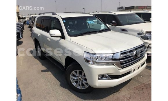 Buy Import Toyota Land Cruiser White Car in Import - Dubai in East Mahé Buy Import Toyota Land Cruiser White Car in Import - Dubai in East Mahé