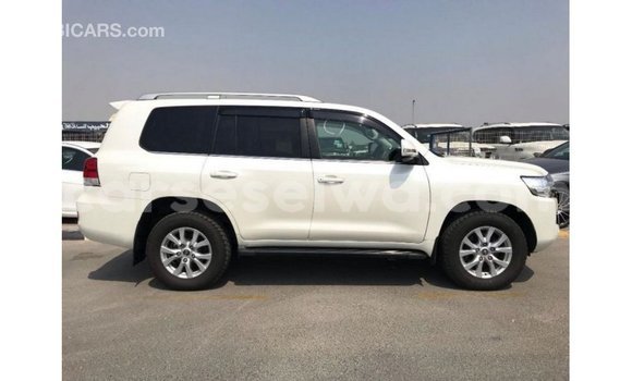 Buy Import Toyota Land Cruiser White Car in Import - Dubai in East Mahé Buy Import Toyota Land Cruiser White Car in Import - Dubai in East Mahé