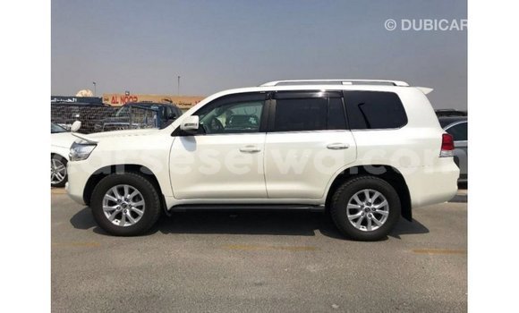 Buy Import Toyota Land Cruiser White Car in Import - Dubai in East Mahé Buy Import Toyota Land Cruiser White Car in Import - Dubai in East Mahé