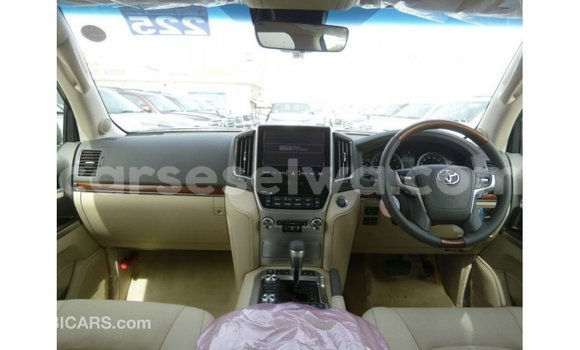 Buy Import Toyota Land Cruiser White Car in Import - Dubai in East Mahé Buy Import Toyota Land Cruiser White Car in Import - Dubai in East Mahé