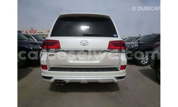 Buy Import Toyota Land Cruiser White Car in Import - Dubai in East Mahé Buy Import Toyota Land Cruiser White Car in Import - Dubai in East Mahé