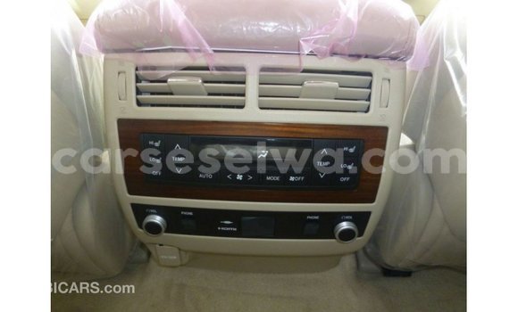 Buy Import Toyota Land Cruiser White Car in Import - Dubai in East Mahé Buy Import Toyota Land Cruiser White Car in Import - Dubai in East Mahé
