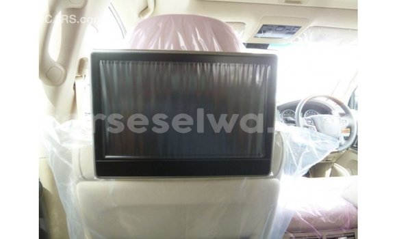 Buy Import Toyota Land Cruiser White Car in Import - Dubai in East Mahé Buy Import Toyota Land Cruiser White Car in Import - Dubai in East Mahé