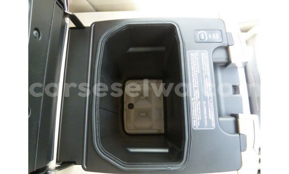 Buy Import Toyota Land Cruiser White Car in Import - Dubai in East Mahé Buy Import Toyota Land Cruiser White Car in Import - Dubai in East Mahé