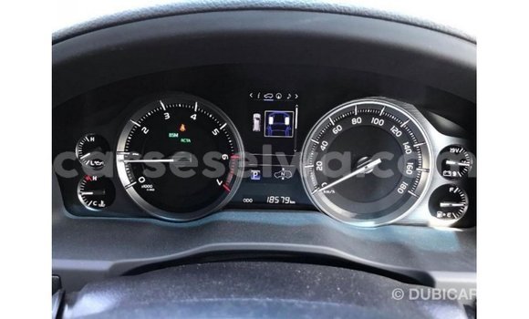 Acheter Import Voiture Toyota Land Cruiser Blanc à Import - Dubai, East Mahé Acheter Import Voiture Toyota Land Cruiser Blanc à Import - Dubai, East Mahé